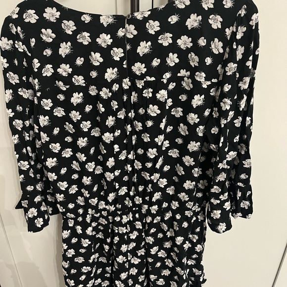 Abercrombie & Fitch Black Floral Romper Size Large - Picture 4 of 8